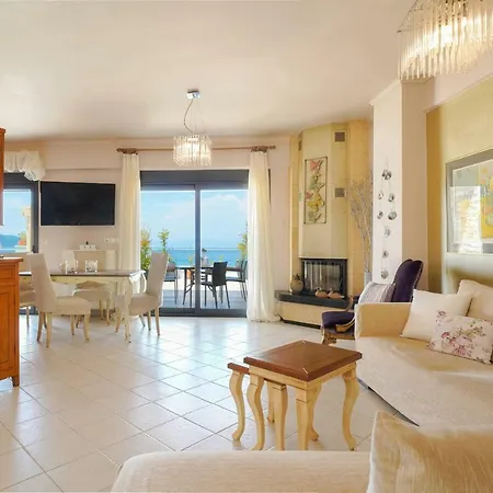 Lina's Sea View Apartment *